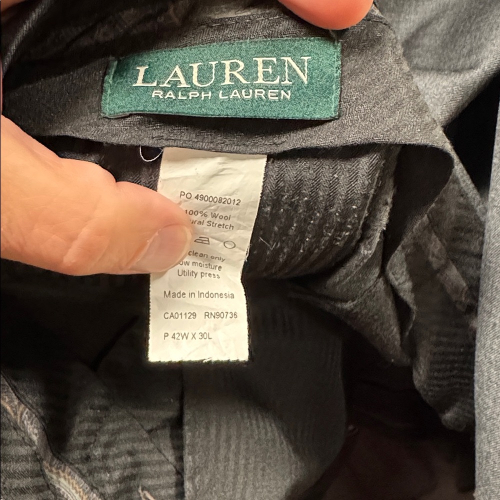 Lauren Ralph Lauren Charcoal suit. 50R. Pants 42x30 - Picture 4 of 4